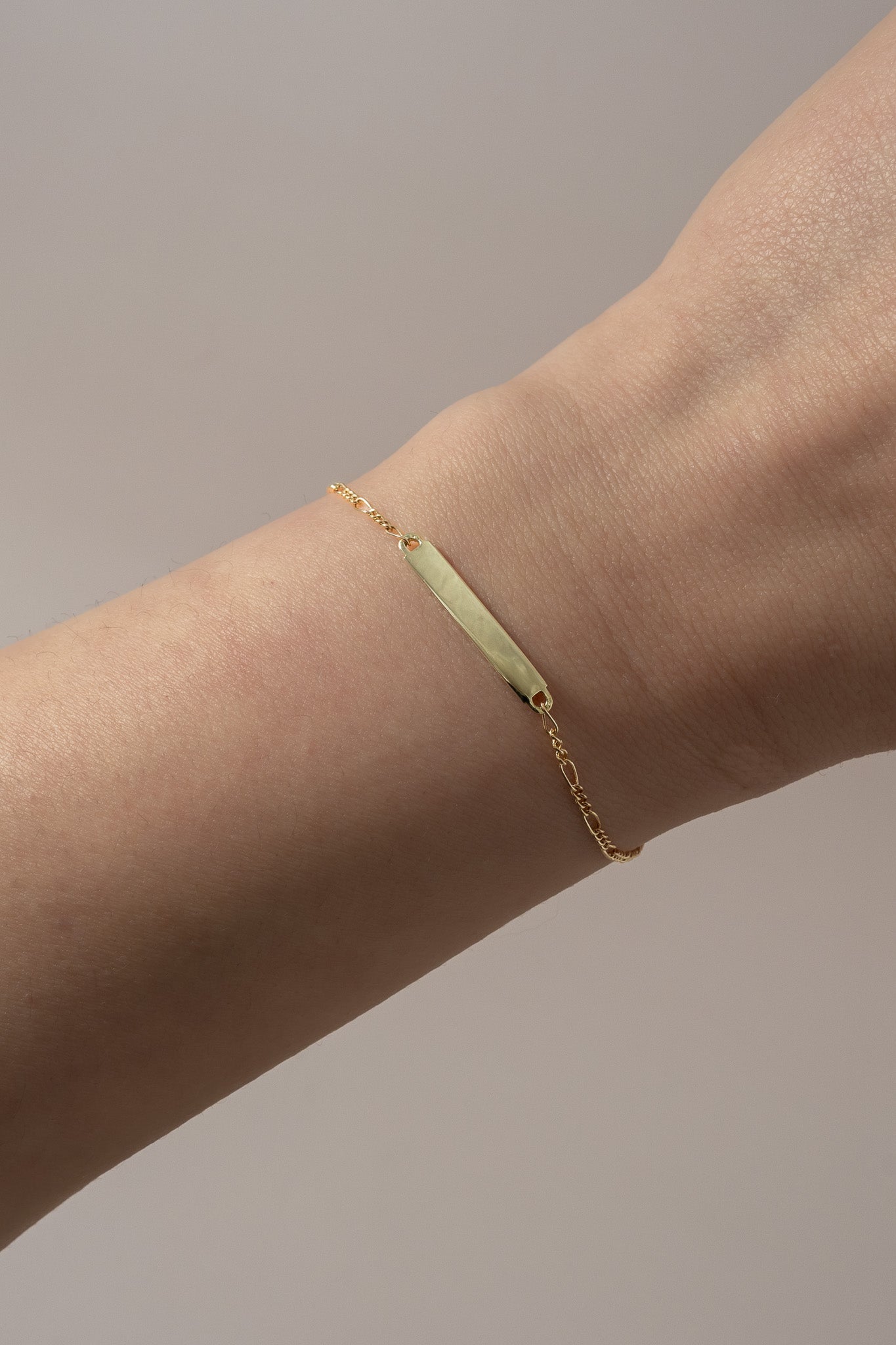 14K Baby Bar Figaro Link Bracelet - Cadena Collective