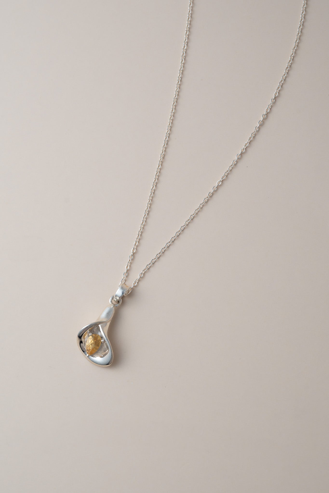 14K Citrine Calla Lily Necklace - Cadena Collective