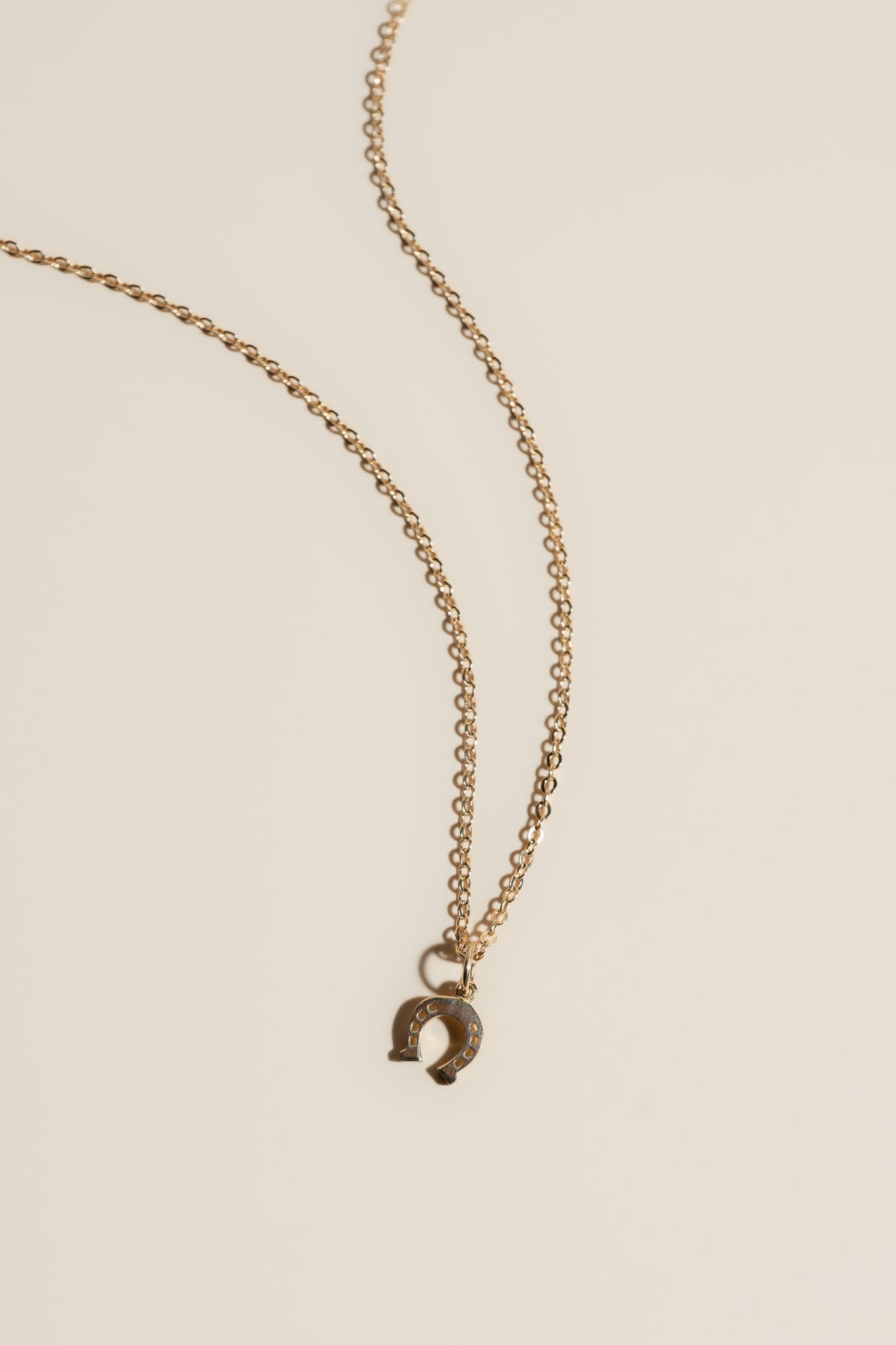 14K Mini Herradura Necklace - Cadena Collective