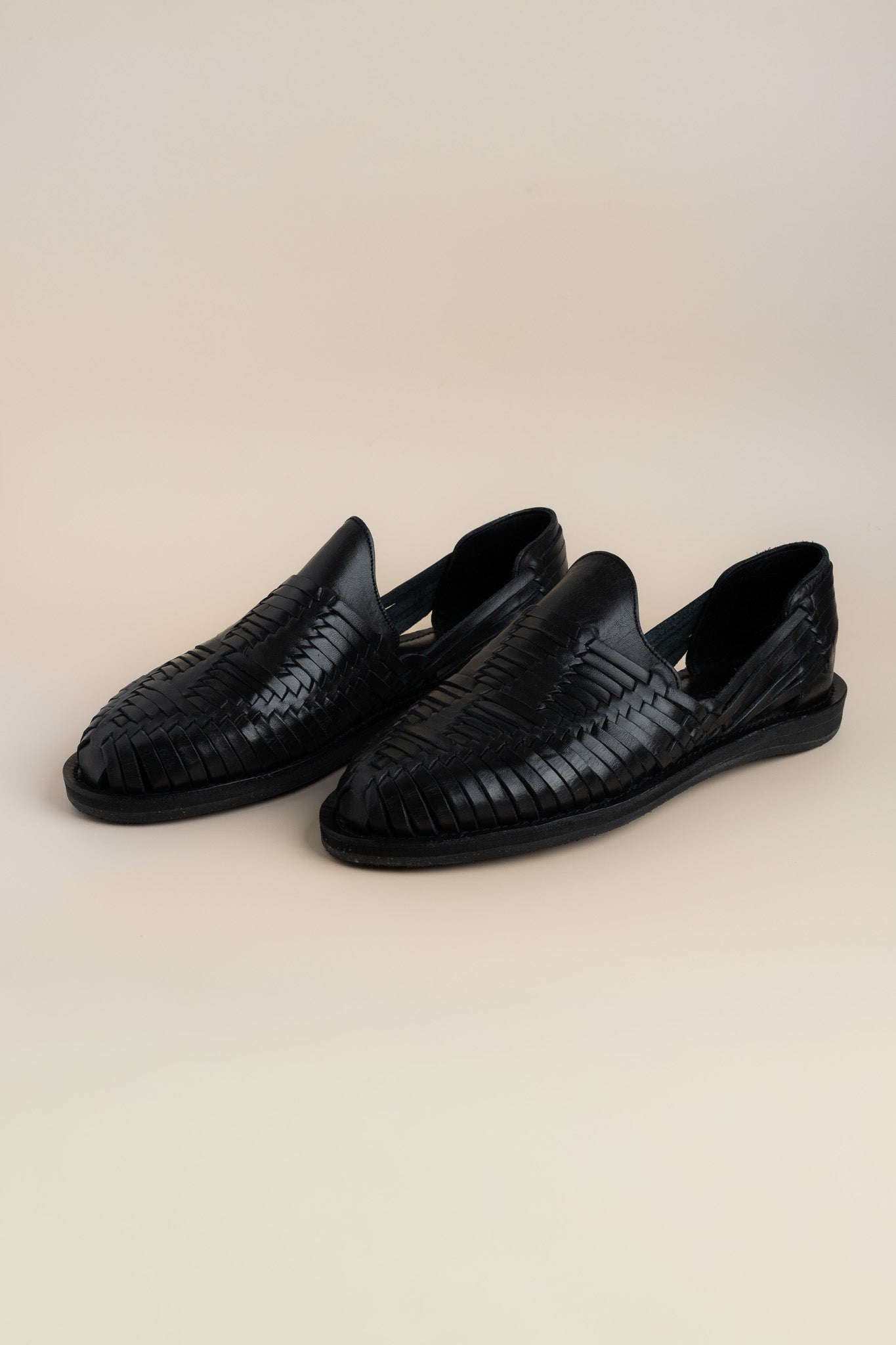 Men's T’erhántani Leather Huaraches - Black