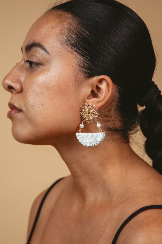 Load image into Gallery viewer, &amp;#39;Val&amp;#39; Copal Earrings
