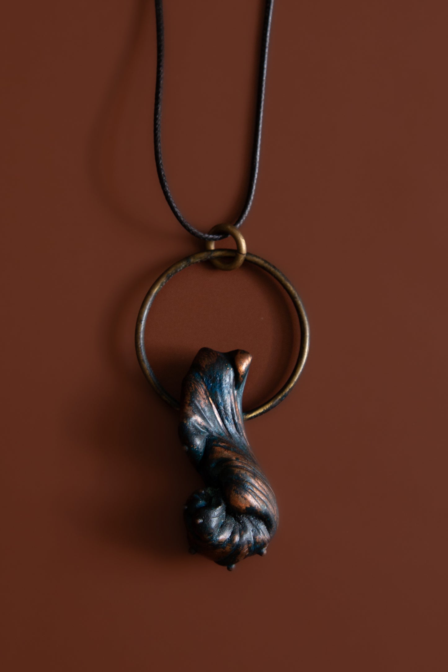 Capullo Perla Negra Pendant