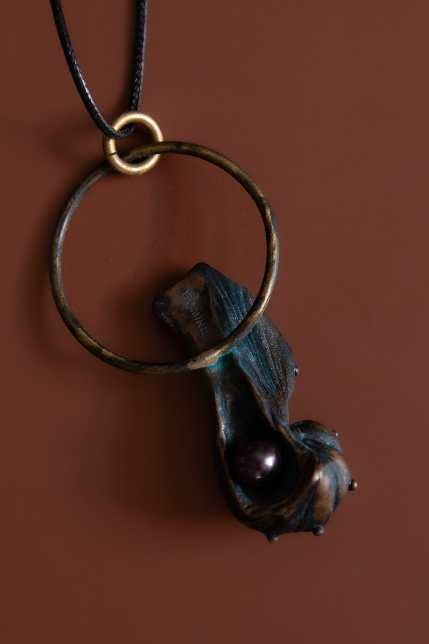 Capullo Perla Negra Pendant
