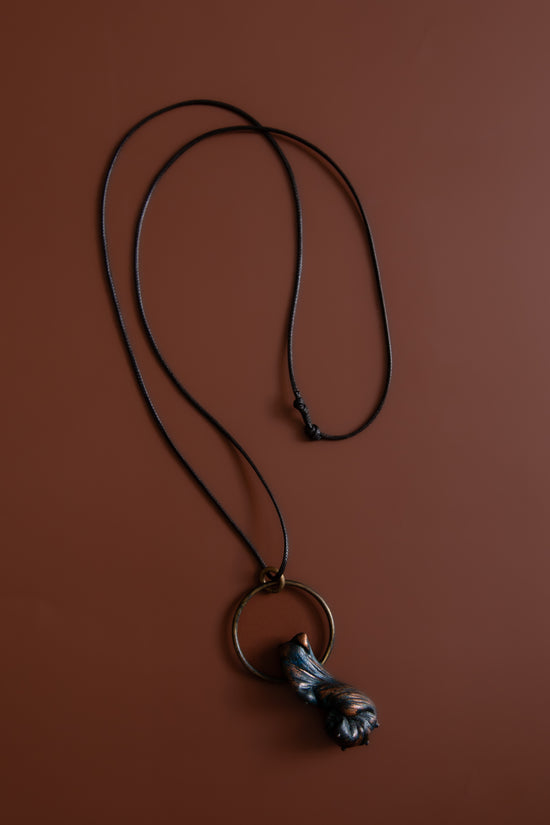 Capullo Perla Negra Pendant