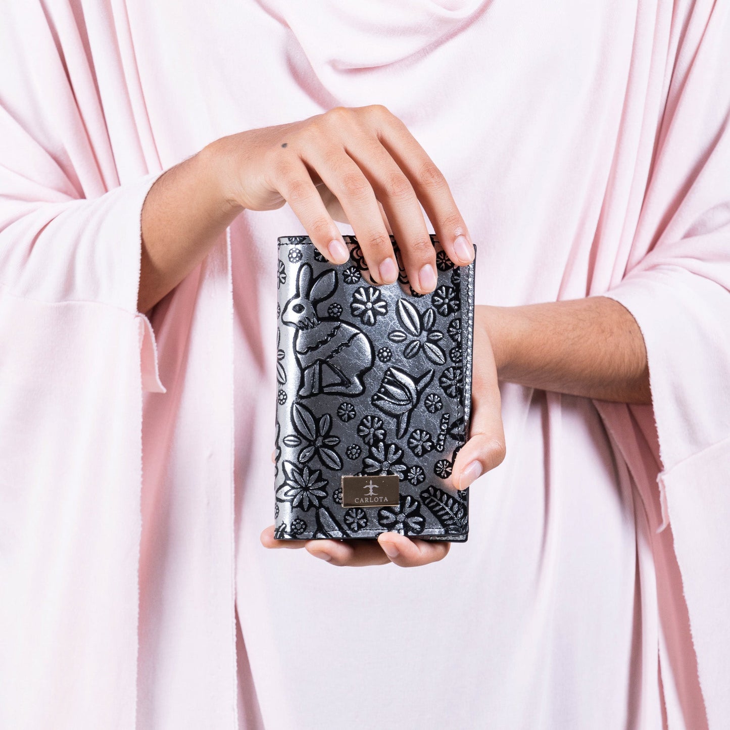 Liebre Passport Cover - Silver - Cadena Collective