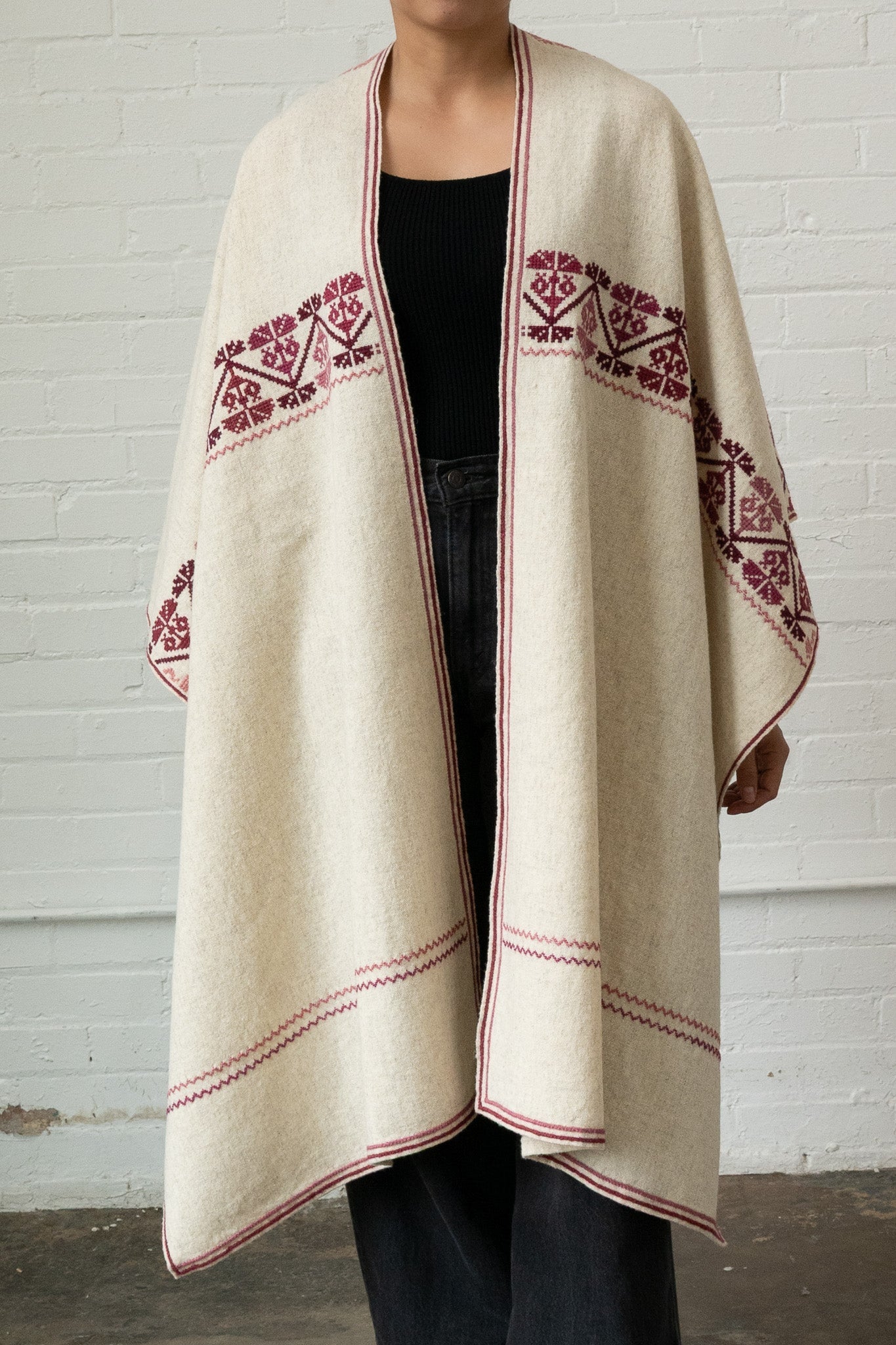 Simetria Nieve Cape - Rosa - Cadena Collective