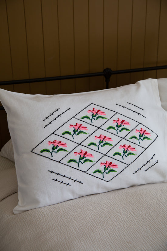 Claveles Embroidered Pillow Cases