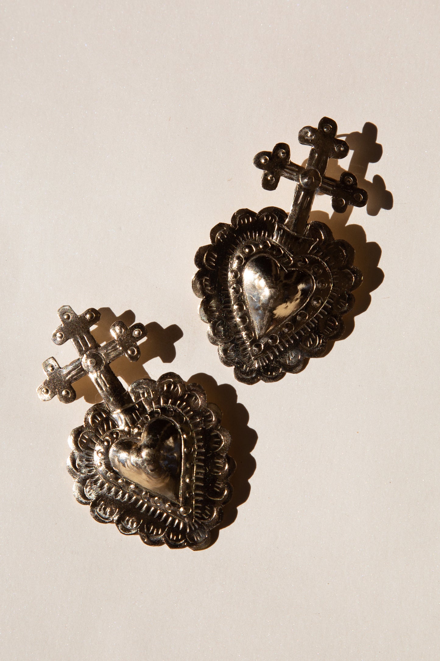 Cruz y Corazon Earrings