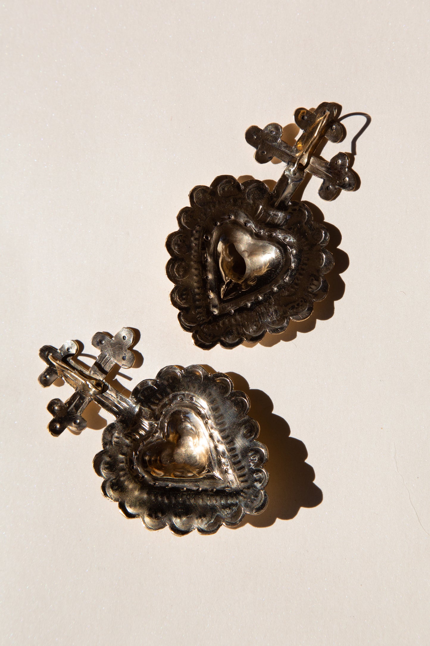 Cruz y Corazon Earrings