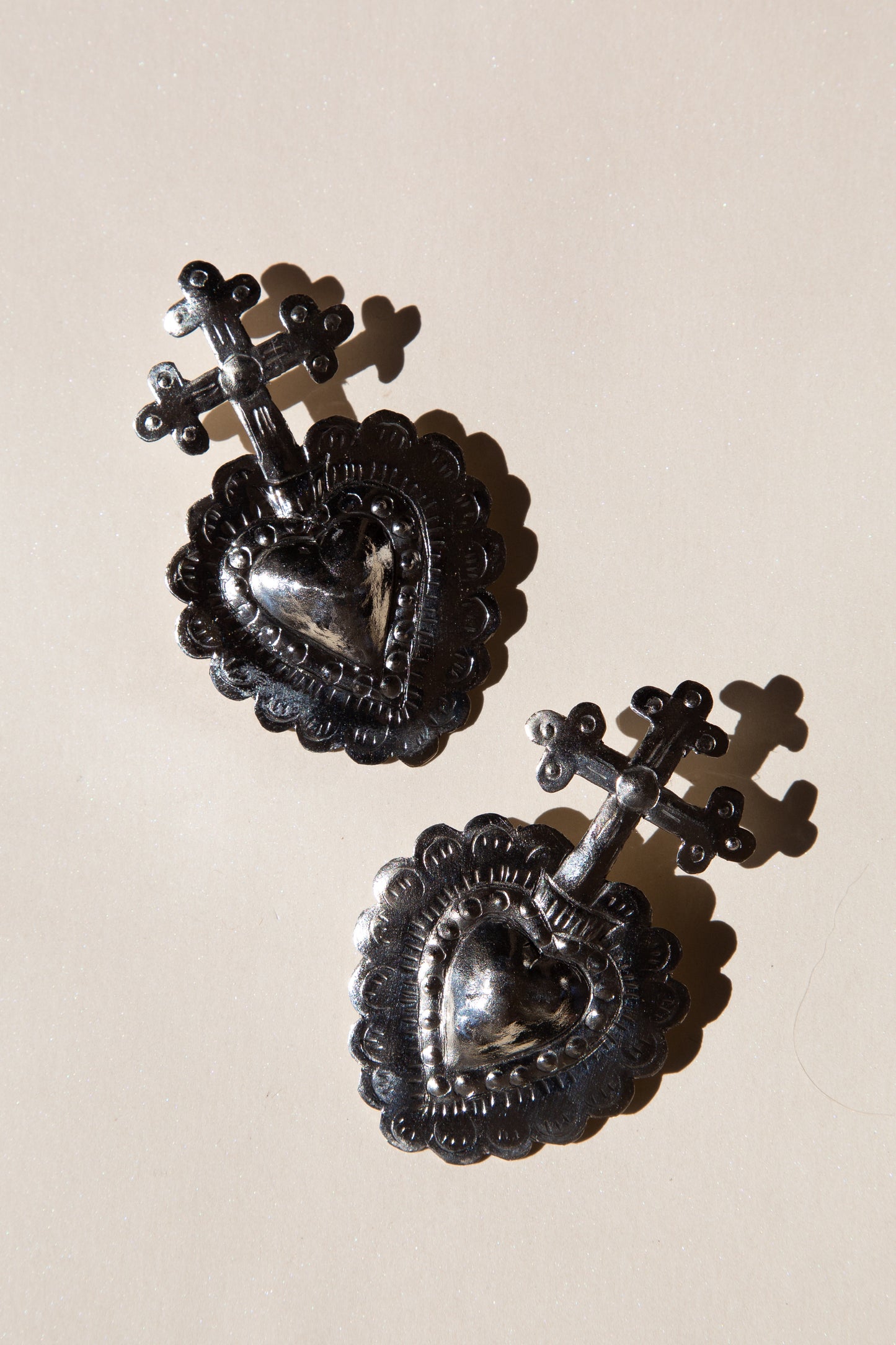 Cruz y Corazon Earrings