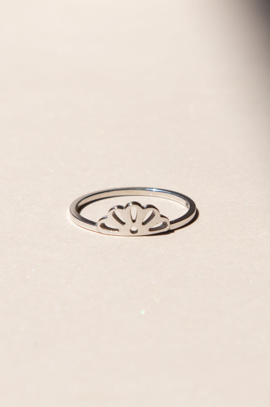 Load image into Gallery viewer, Papel Picado Flower 14K Ring
